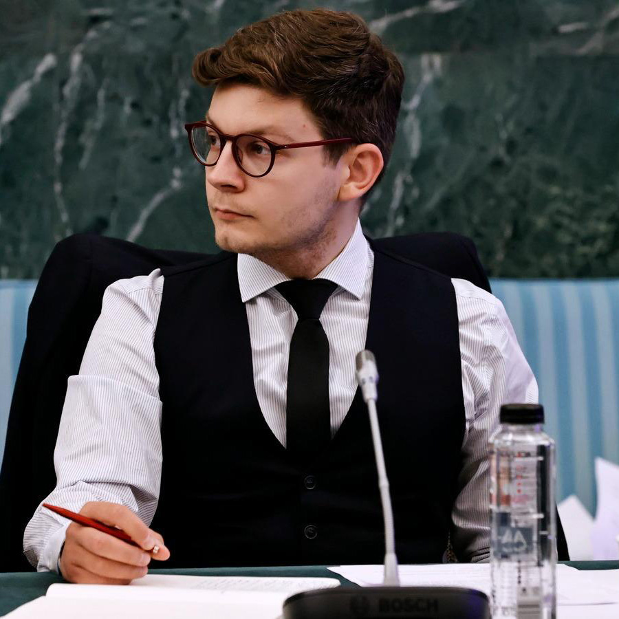 Dr. Adrian Țînțăreanu